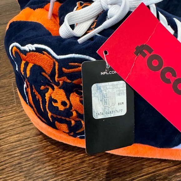 Foco Chicago Bears Plush Slippers youth size medium - Picture 4 of 8